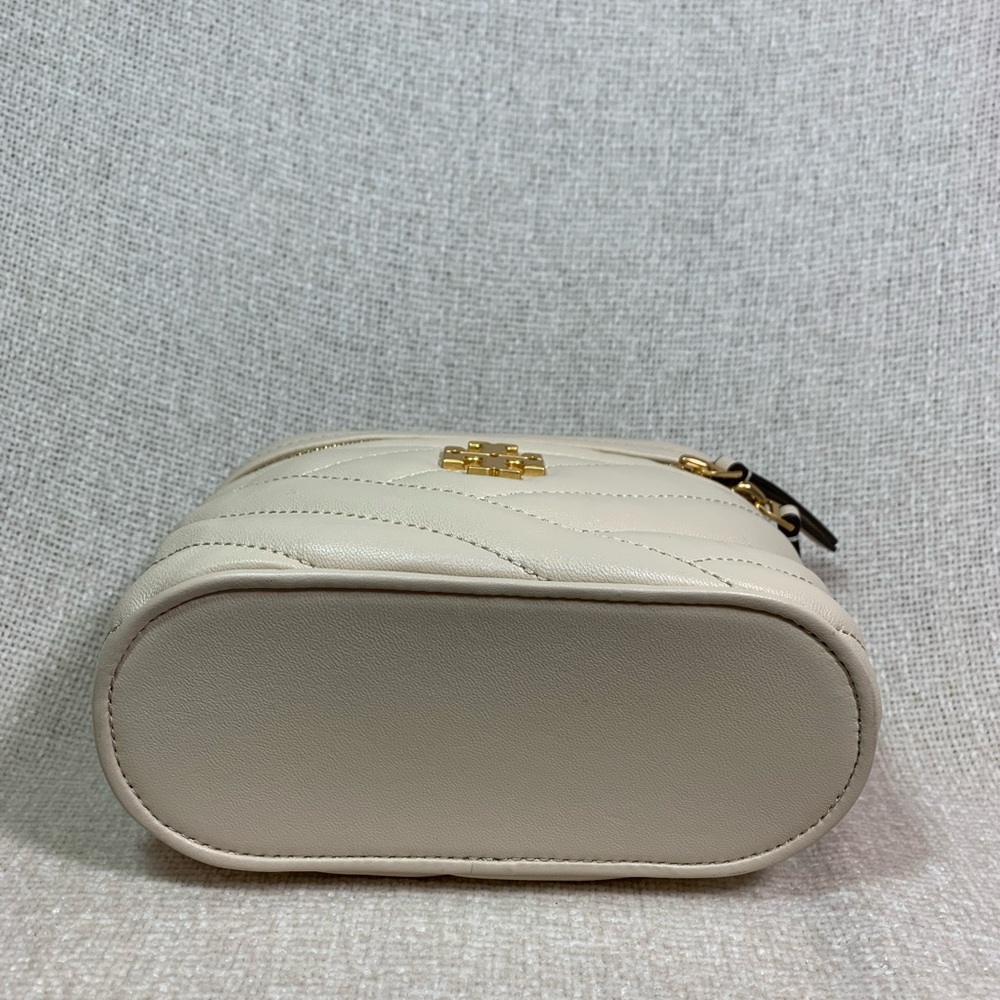Tory Burch New Cream Quilted Leather Kira Chevron Mini Vanity Bag - BRAND NEW - Picture 7 of 16